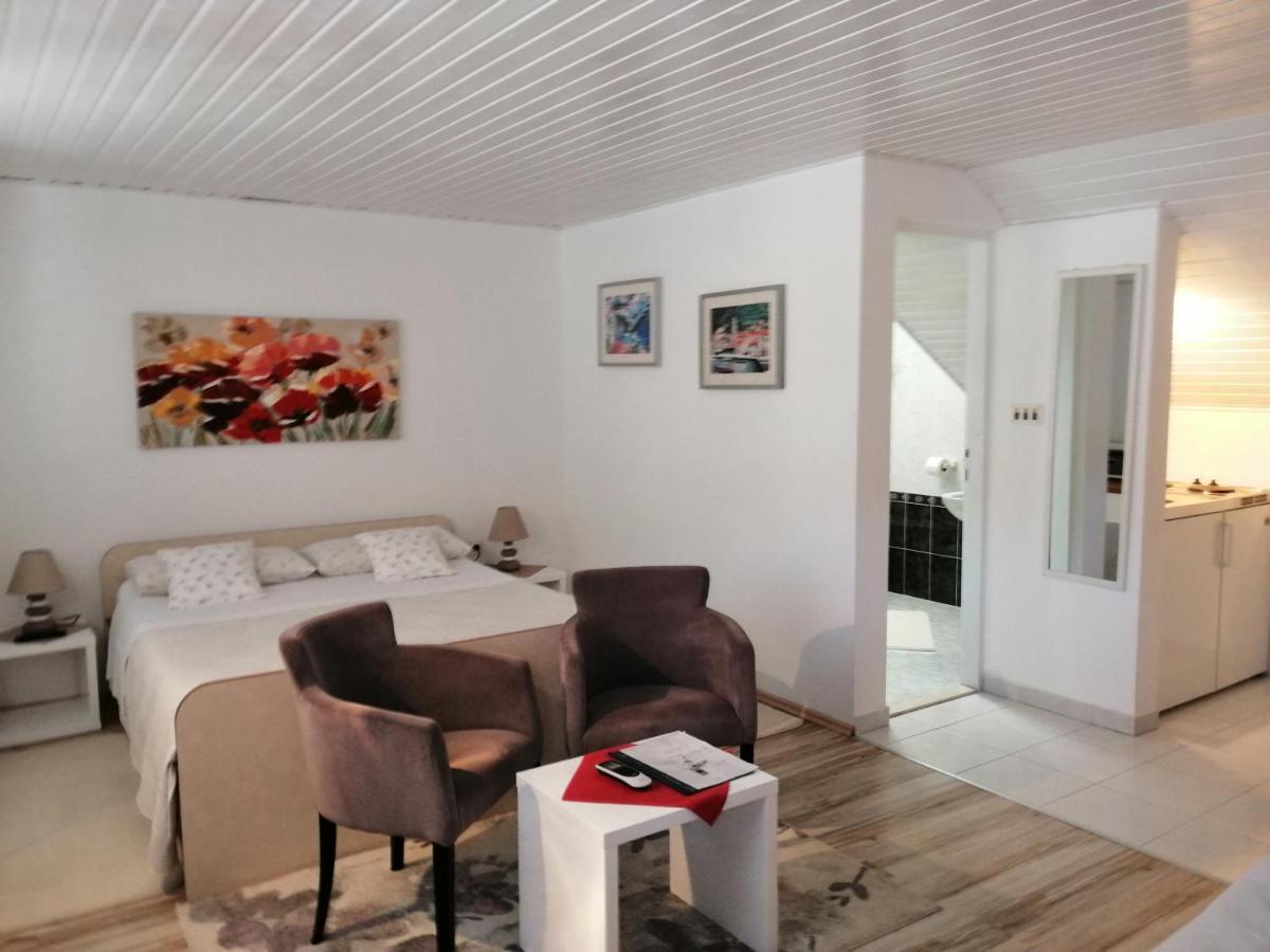 Studio Apartments Kuljis Vis Exterior foto
