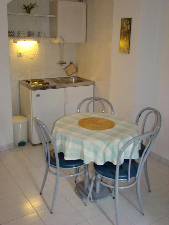 Studio Apartments Kuljis Vis Habitación foto