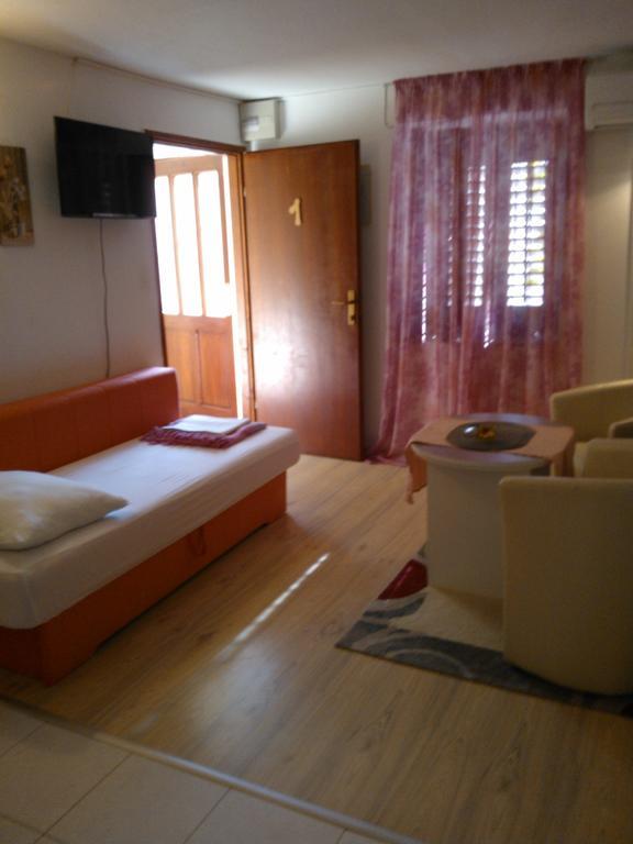 Studio Apartments Kuljis Vis Exterior foto